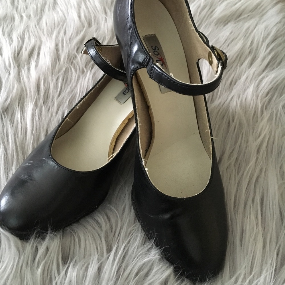 Black leather Women’s character dance shoes sz 6